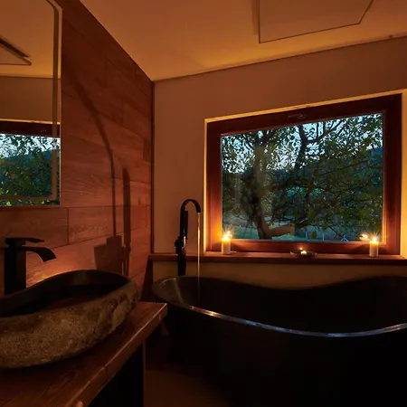 Semesterbostad Eletem Art Esztergom