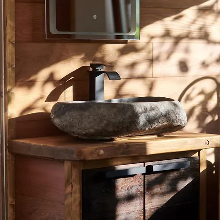 Semesterbostad Eletem Art *